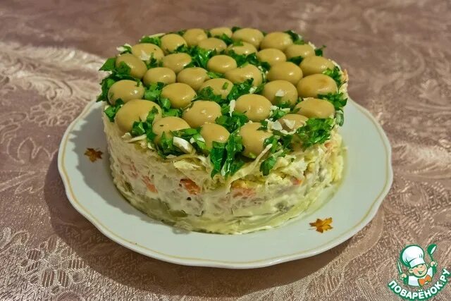 Грибы под шубой салат с шампиньонами. Салат грибная корзина. Грибы под шубой. Салат нежный. Салат с языком и грибами.