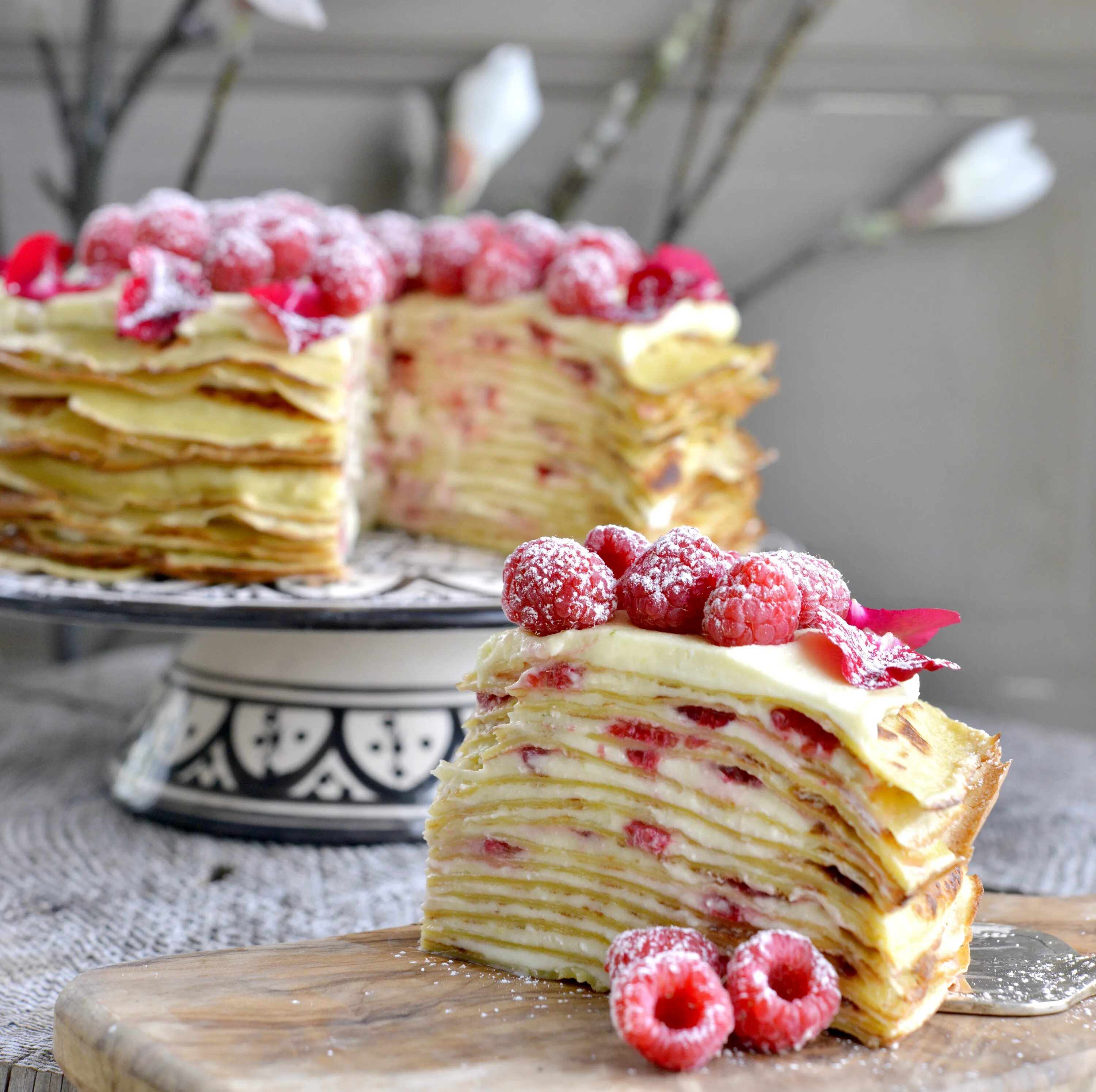 как украсить блинный торт. блинный торт форне. блинный торт с кремом чиз. как украсить блинный торт. блинный торт шоколадница.