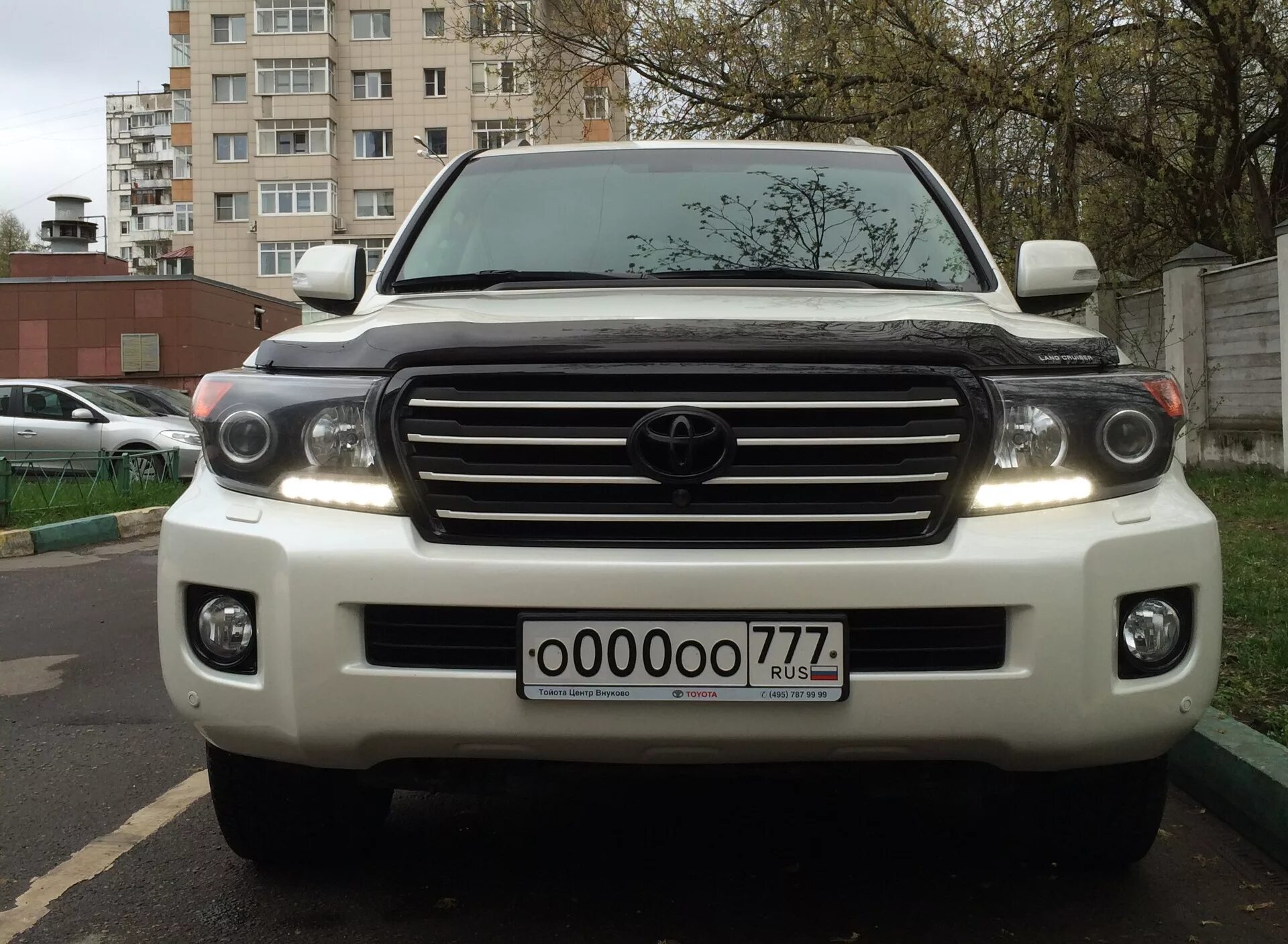 Ли 200 автомобиль. Тойота ленд Крузер 200 777. Toyota Land Cruiser 200 999. Toyota Land Cruiser 200 антихром. Номер о000оо01.