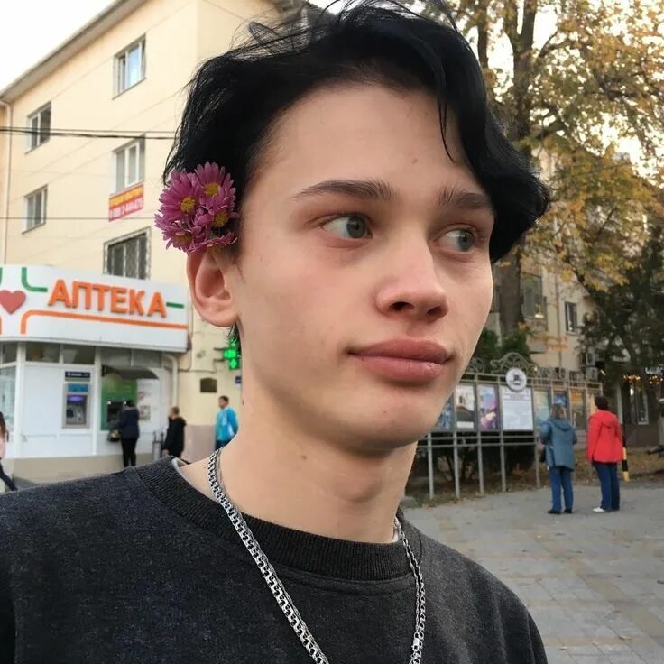 Перс тик токер. Тиктокер с длинными волосами парень. Папа тиктокер. Папа тиктокер. Тик токер вася кривовязов.