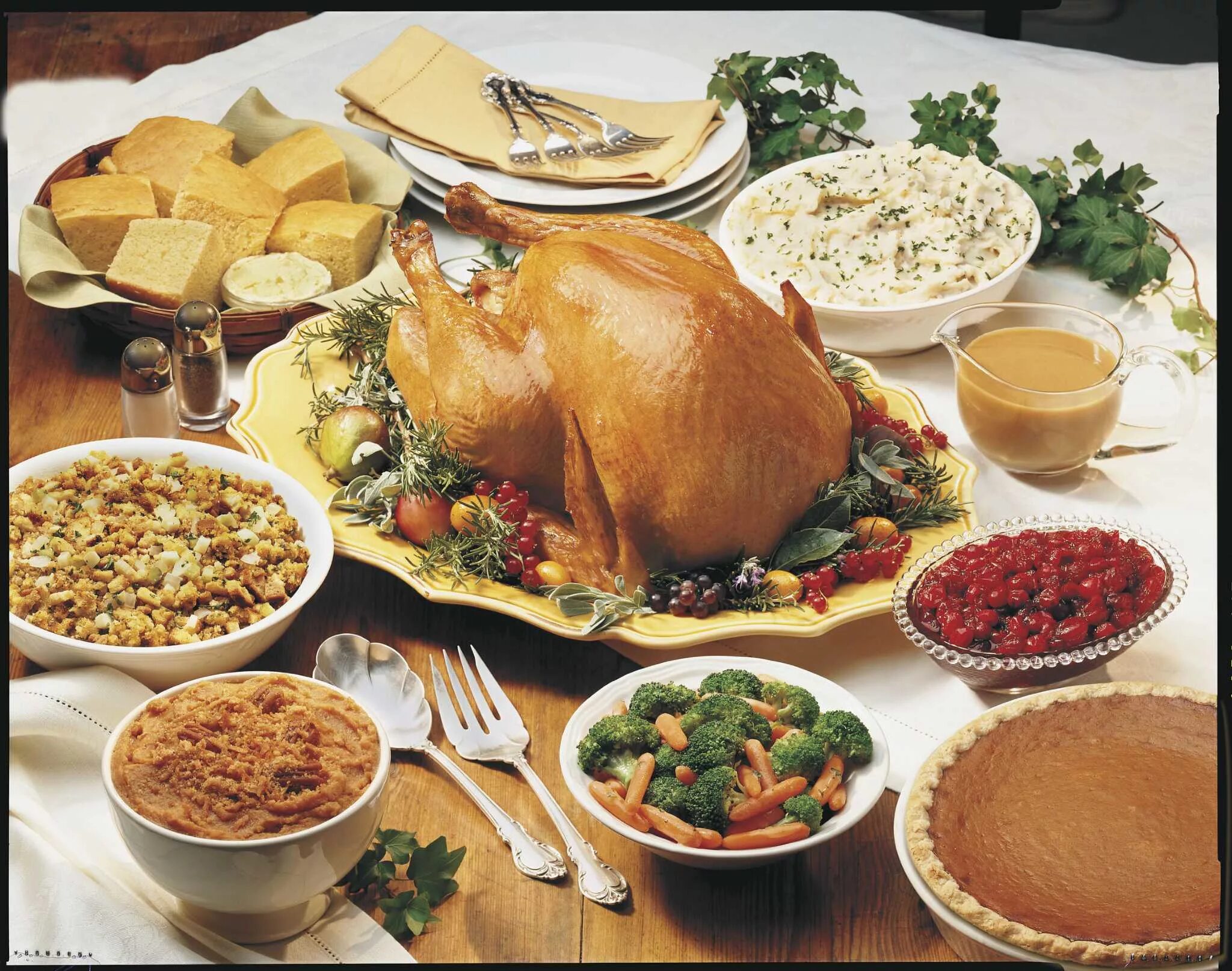 Thanksgiving Day еда. Блюда на столе. Стол с едой. День Благодарения.