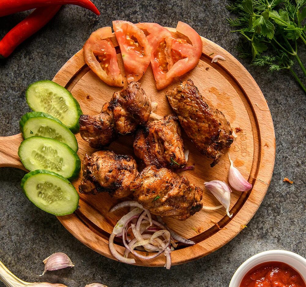 Цыпленок табака (тапака). Сковорода для цыпленка табака. Шашлычный домик. Шашлык подольск. Садж кебаб.