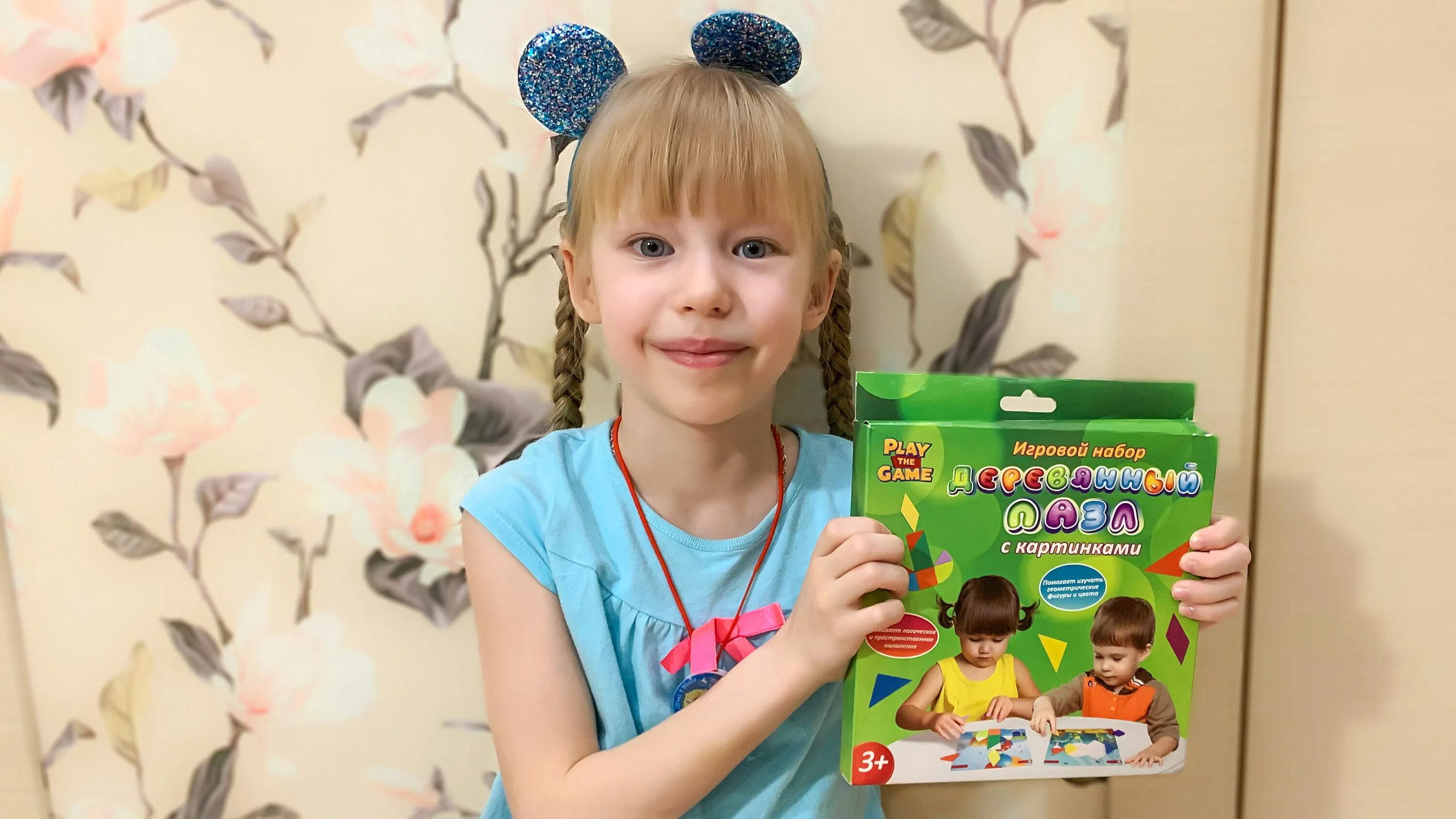 Настя из детского ютуба с мамой. Вика и настя. Настенька надпись. Предметы с именем настя. Вика настя.