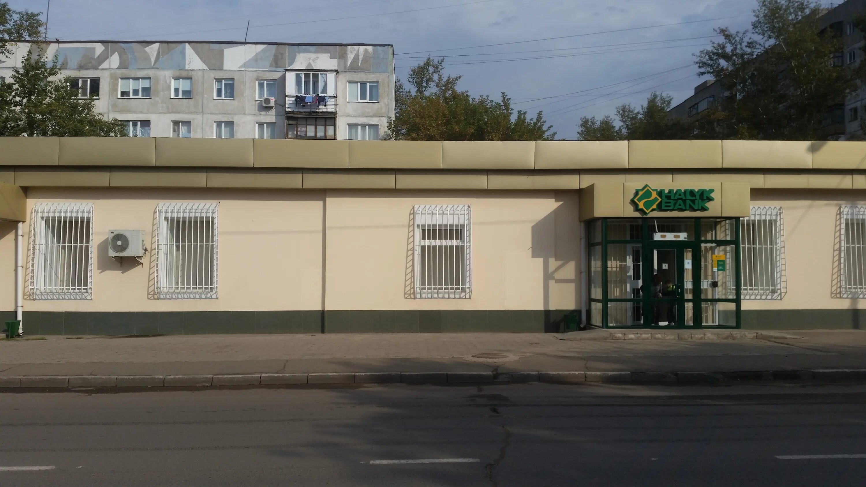 Павлодар естая 142. Естая павлодар. Ломова 171 павлодар. Банки казахстана павлодар. Здание сбербанк казахстан.
