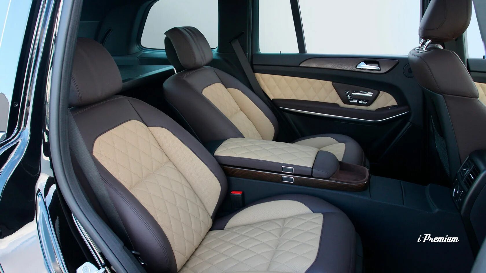 Mercedes benz gl 63 amg салон. W164 салон designo. Mercedes gl сиденья. Mercedes gl сиденья. Мерседес gl третий ряд сидений.