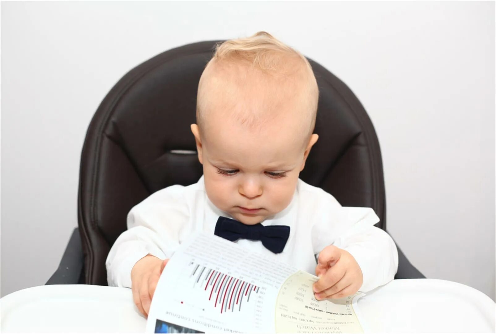 школьник бизнесмен. маленький бизнес для школьника. мальчик бизнесмен. малыш бизнесмен. ребенок бизнесмен.