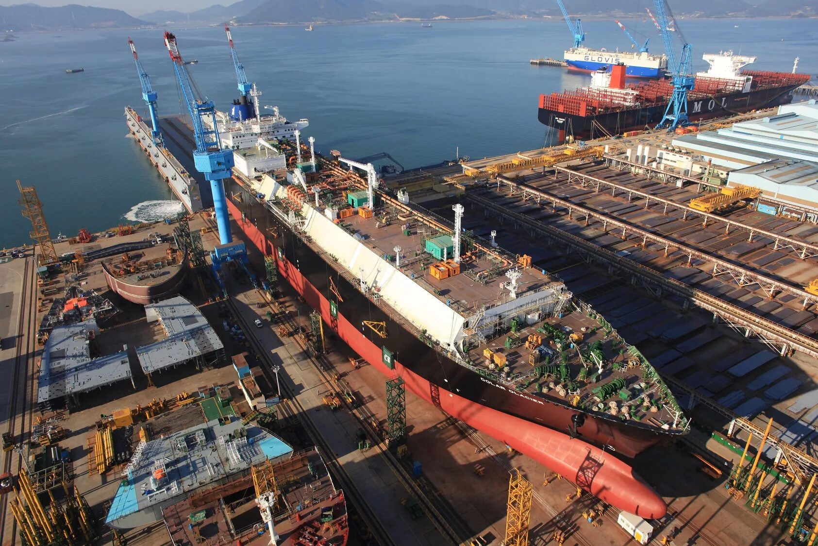 Верфи Hyundai Heavy industries. Daewoo Shipbuilding Южная Корея. Судостроительная верфь Hyundai. Hyundai Heavy industries Южная Корея. Город производства судов