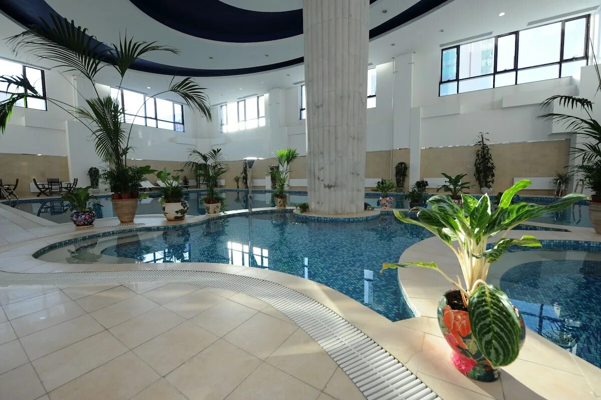 Пекин Палас Soluxe Hotel Astana. Пекин Палас бассейн. Солюкс отель. Астана отель 5 звезд.