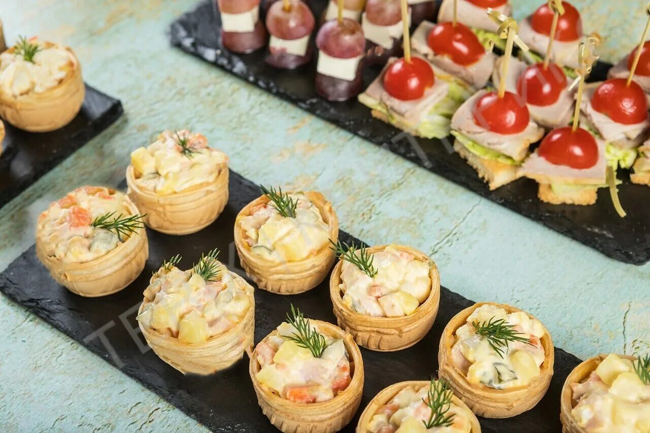 закуски на праздничный фуршет. канапе тарталетки рецепты с фото. фуршетные закуски. канапе и тарталетки. канапе грибиш.