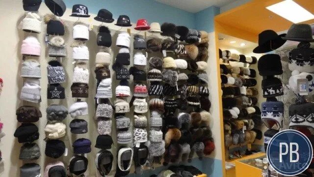 головные уборы отдел в магазине. отдела головных уборов. выкладка головных уборов. московский дом моды головных уборов. выкладка головных уборов.
