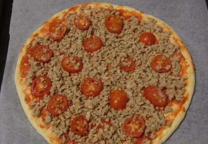 The Ultimate Meat-Lovers Pizza - i am a food blog Recipe Meat lovers pizza, Pizz