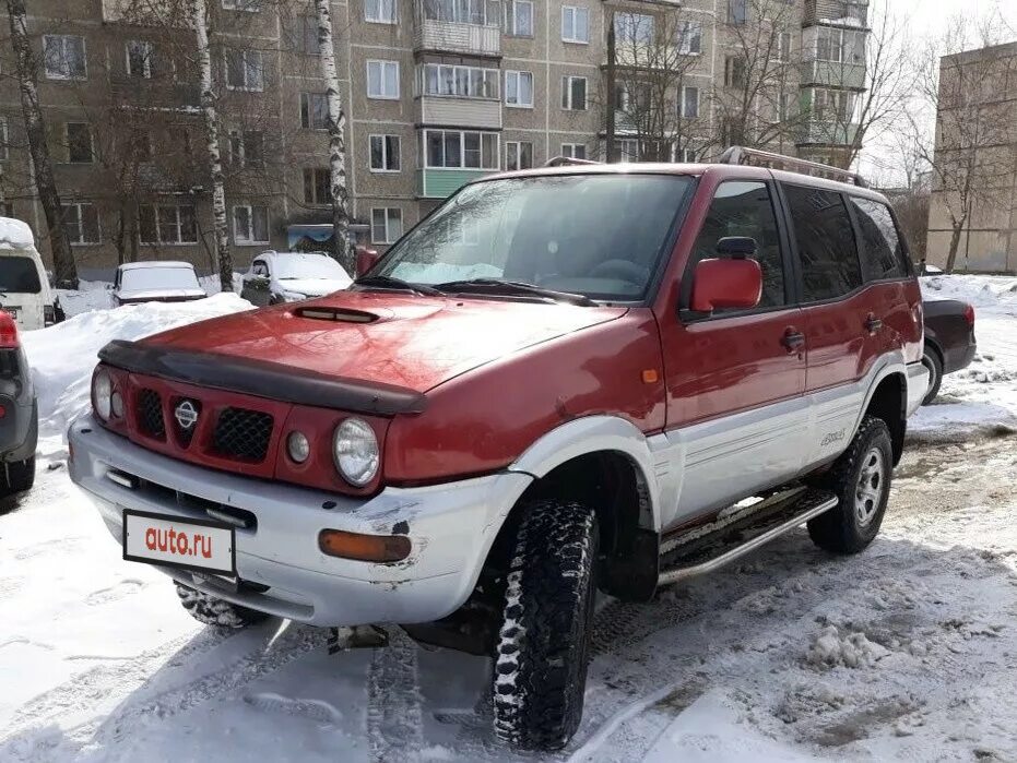 Ниссан террано 2.0 купить. Nissan Terrano II Рестайлинг 2. Ниссан Террано 2 красный. Nissan Terrano 1999. Ниссан Террано 2 1999.