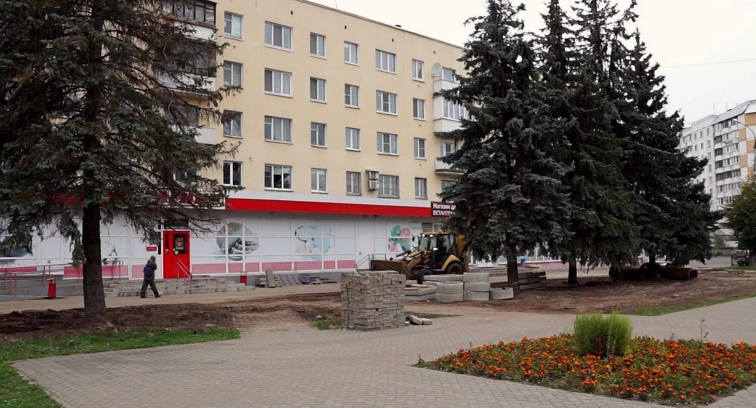 Площадь конституции тверь. Площадь конституции тверь магазины. тверь пл конституции. площадь конституции тверь панорама.