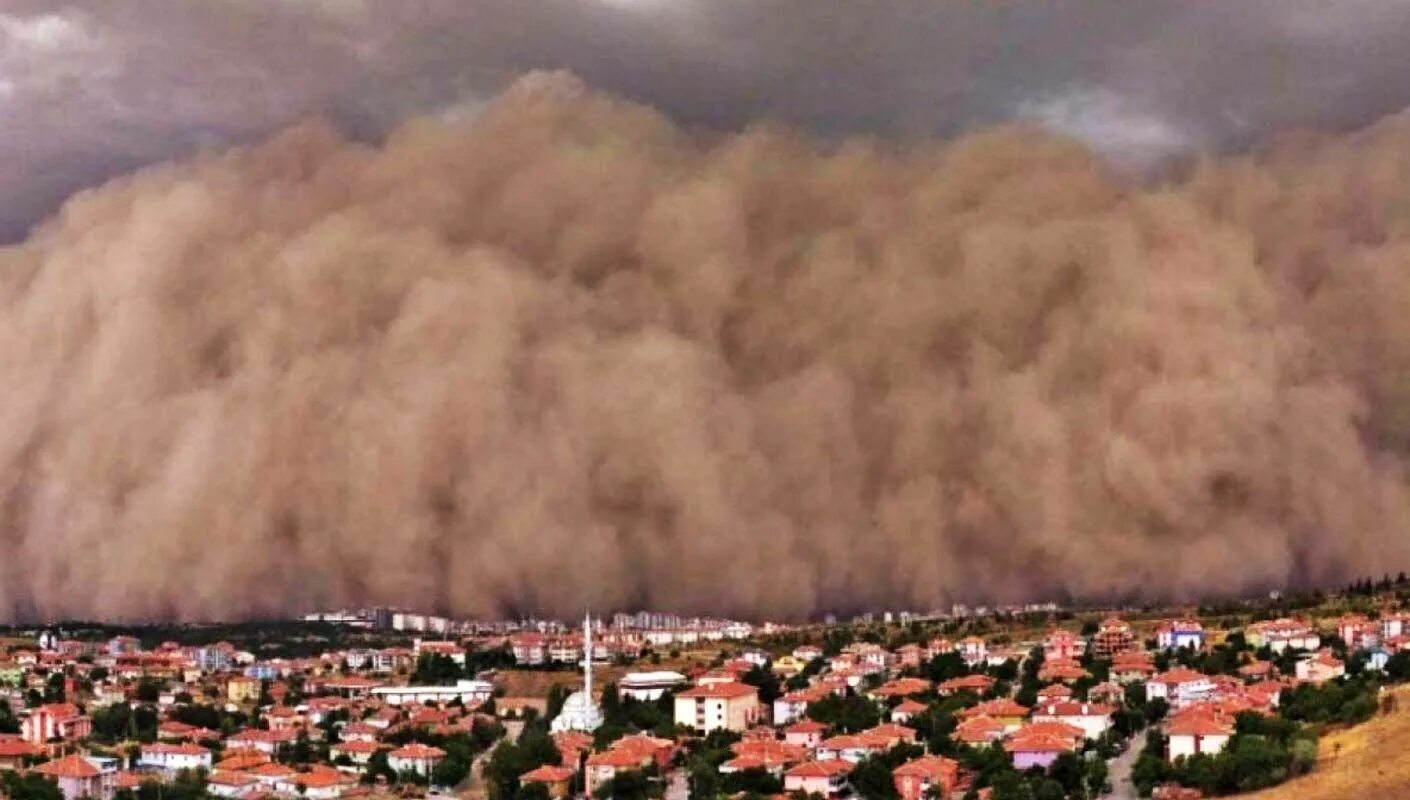 Пыльный город где то. Самум Песчаная буря. Песчаная буря Хабуб. Песчаная буря в Турции. Пыльная буря в Турции.