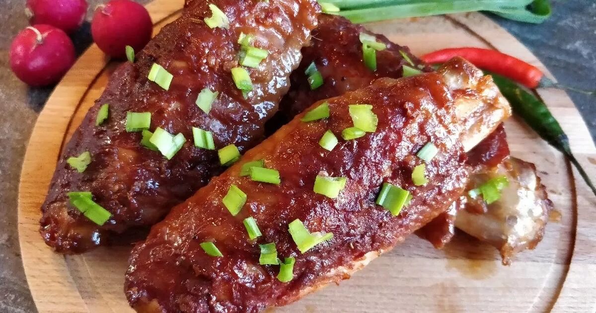 Запеченные крылья индейки. Блюдо из индюшачьего крылышка. Крыло индейки рецепты как вкусно. Индюшачьи крылышки в духовке. Крылышки индейки в духовке.