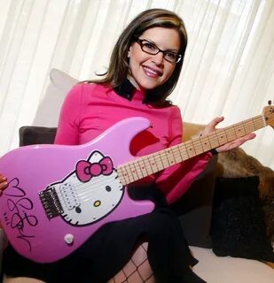 Lisa Loeb Welcomed Back With Aloha To The Time Machine.