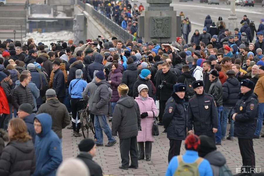 Митинги прошедшие сегодня. Митинг в Екатеринбурге 01.06.2022. Екатеренбургмитинг 2022. Митинг против терроризма. Митинг в Екатеринбурге Соколовский 2016.