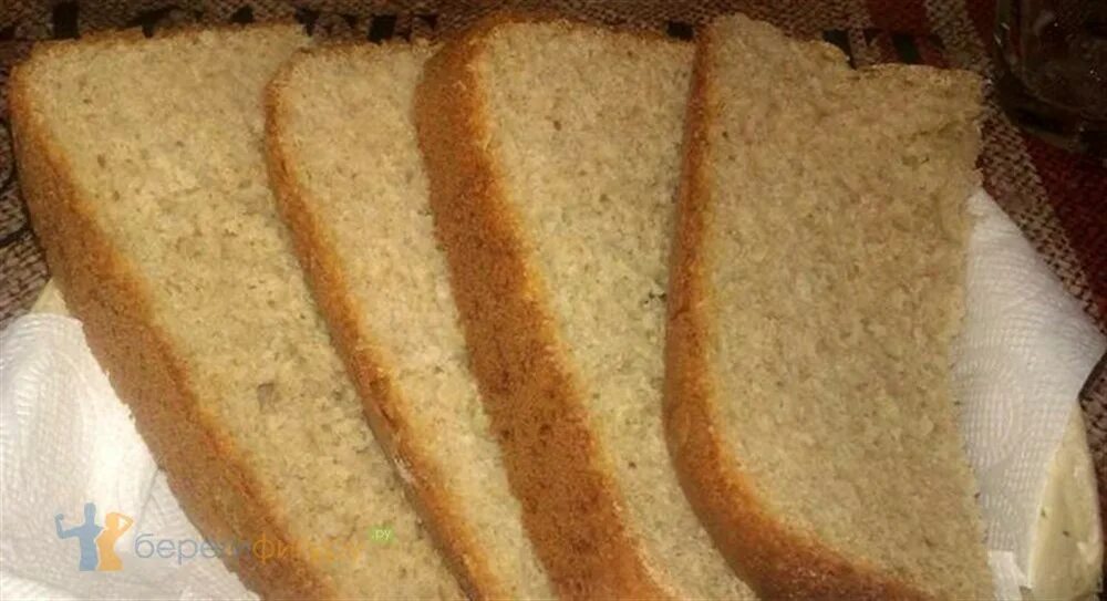 Пшенично ржаной на кефире. Пшеничный хлеб на кефире. Кефир и ржаной хлеб.