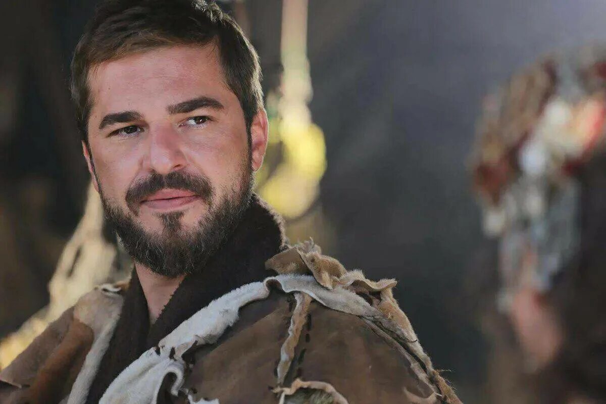 Петруччо эртугрул. Бейбулат эртугрул. Бурак хаккы воскресший эртугрул. Эртугрул история. Жизнь эртугрула.