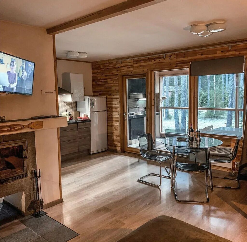 Лагерь космос миасс. Дом феди горелова миасс. База отдыха пасторское озеро ленинградская область. База отдыха пасторское озеро ленинградская область. Зайкина избушка пермь.