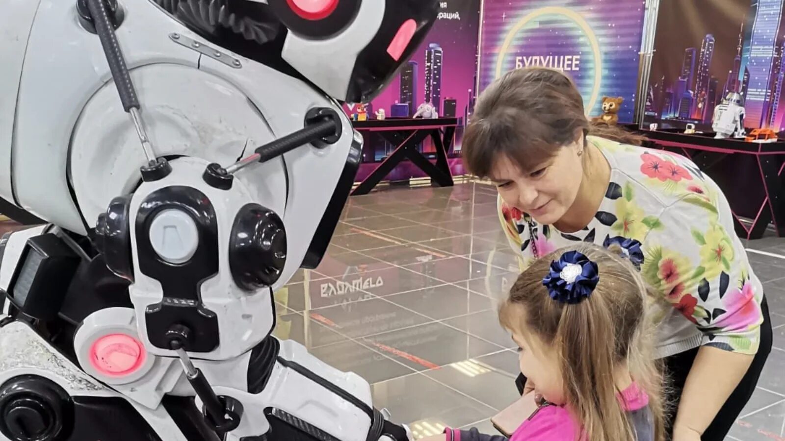 Роботы для детей. Дети будущего. Город роботов в Казани. Детская выставка роботов.