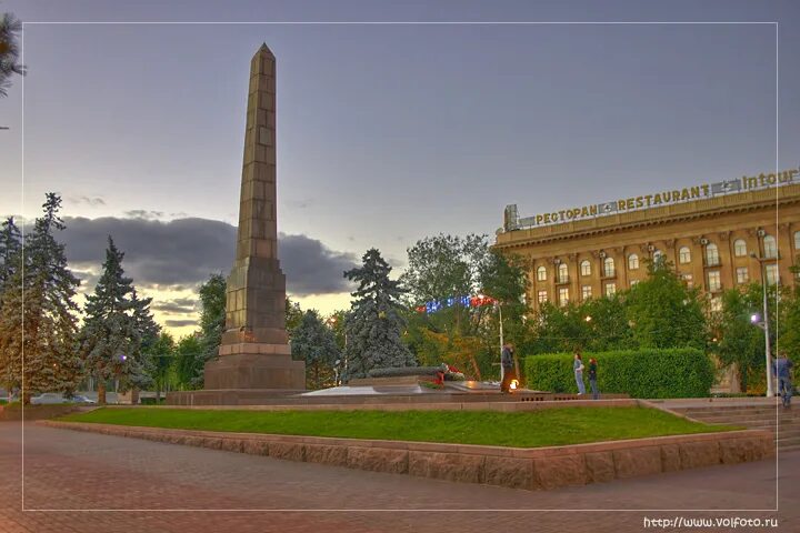 Площадь павших борцов 1. Вечный огонь на площади павших борцов волгоград. вечный огонь волгоград аллея героев. обелиск волгоград волгоград. площадь павших борцов волгоград.