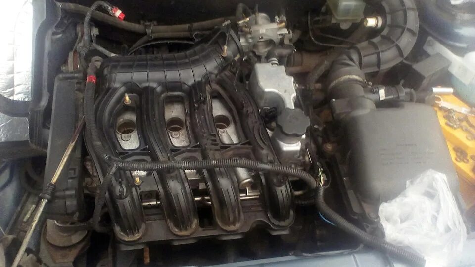 Replacing the cylinder head cover gasket (Lada Priora 1, 2007-2018, VAZ-2170) - 