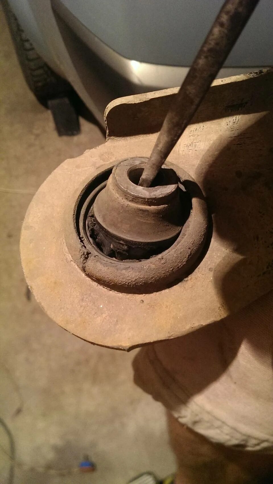 Сайлентблок задней балки меган 2. Замена сайлентблоков рено меган 2. Сайлентблок переднего рычага задний меган 2. Сайлентблок задней балки меган 2. Сайлентблоки передней подвески рено меган 2.