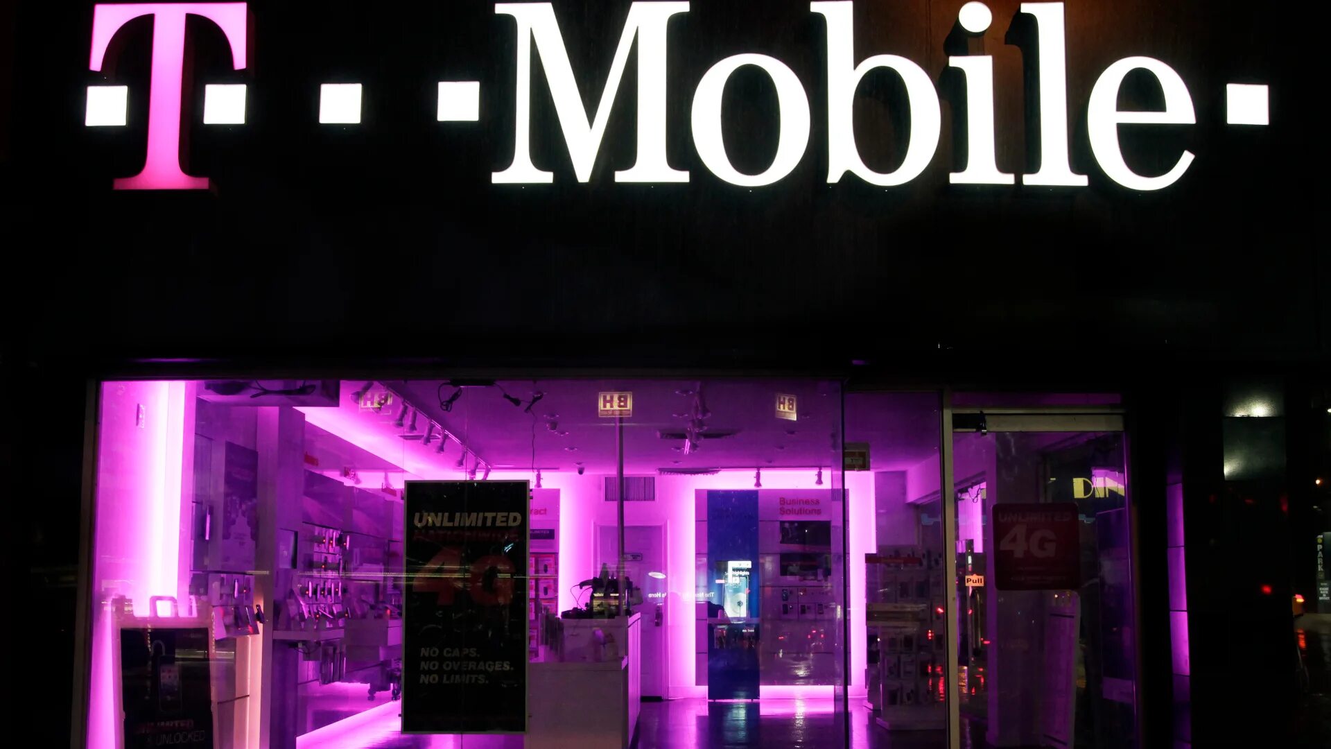 Deutsche telekom в россии. Оператор t mobile. T-mobile сша. T mobile logo. T mobile blok.