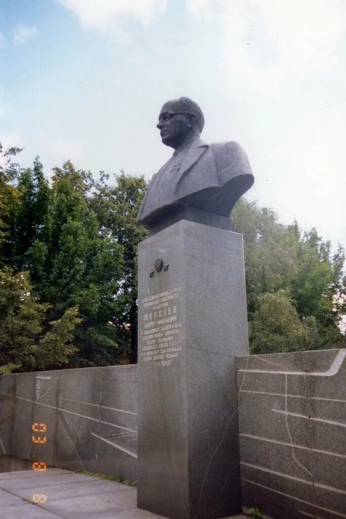 туполев памятник в кимрах. кимры памятник туполеву. кимры старый город туполев. кимры туполева. памятник туполеву в кимрах.
