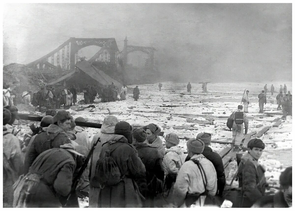 Новгород 1944 год. Освобождение Новгорода 1944. Взорванный мост через Волхов. Освобождение Новгорода 20 января 1944 года. Взорванный мост в Великую отечественную войну.