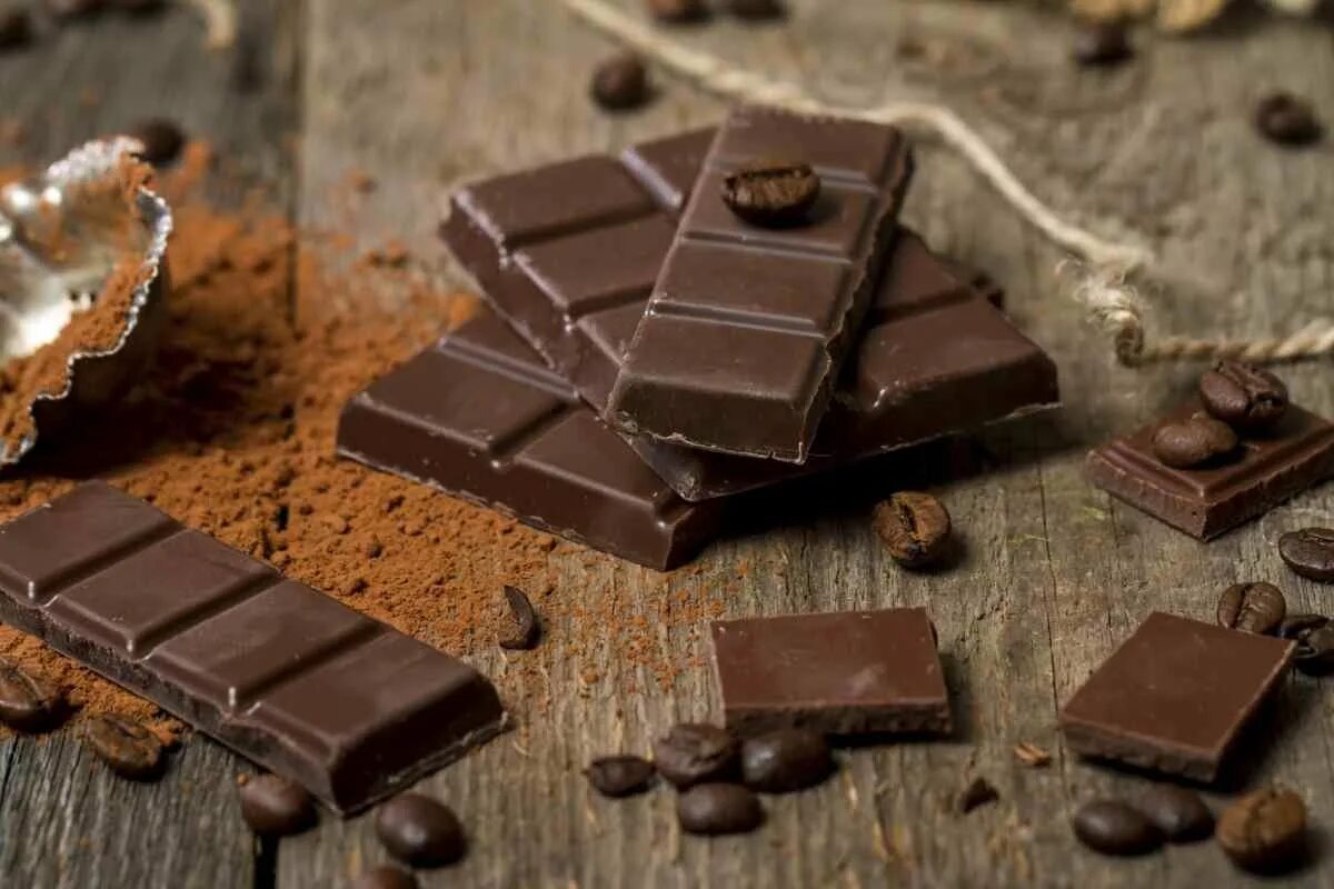 Темный шоколад фото. 3. «Dark Chocolate», темный шоколад Швейцария. Дерби шоколад. Шоколад дарк Горький. Ломтик шоколада.