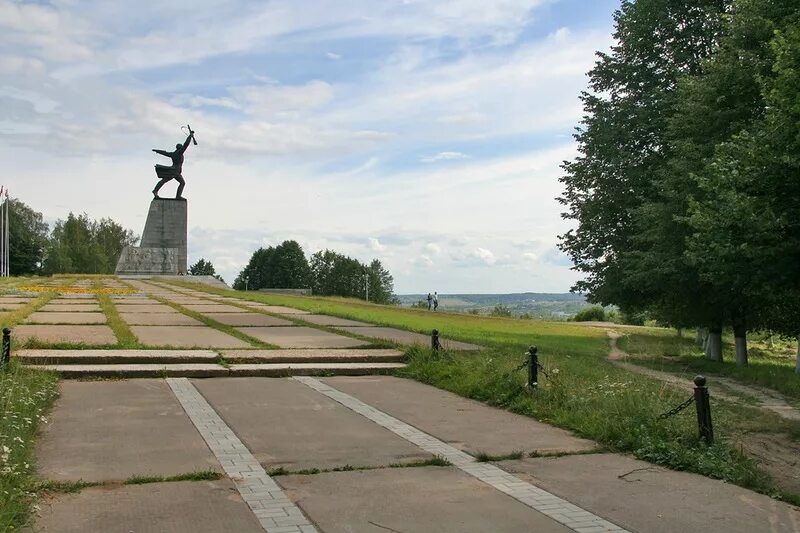 Памятник в яхроме. Памятник Перемиловская высота в Яхроме. Мемориал Перемиловская высота. Памятник Яхрома Перемилово. Перемиловская высота Дмитров.