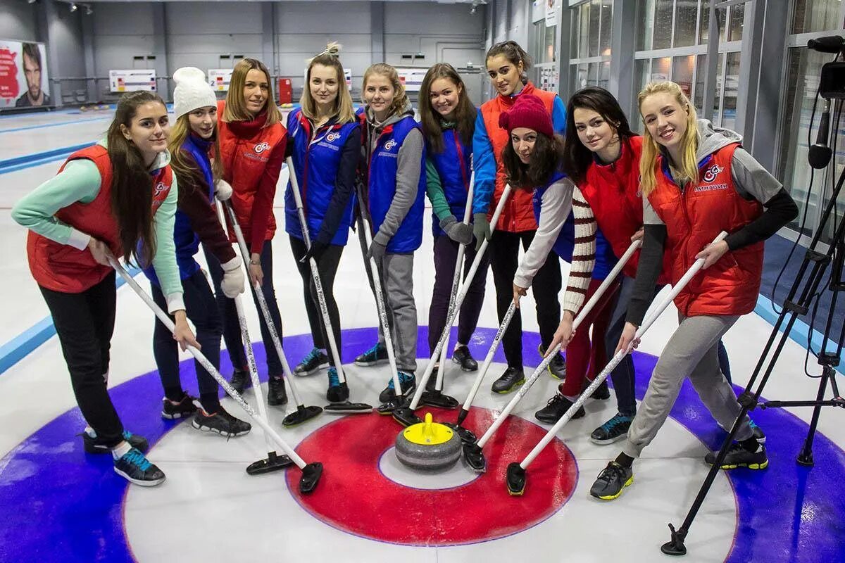 Керлинг бухарестская. Одежда для керлинга. Керлинг. Керлинг вид спорта. Ботинки для керлинга.