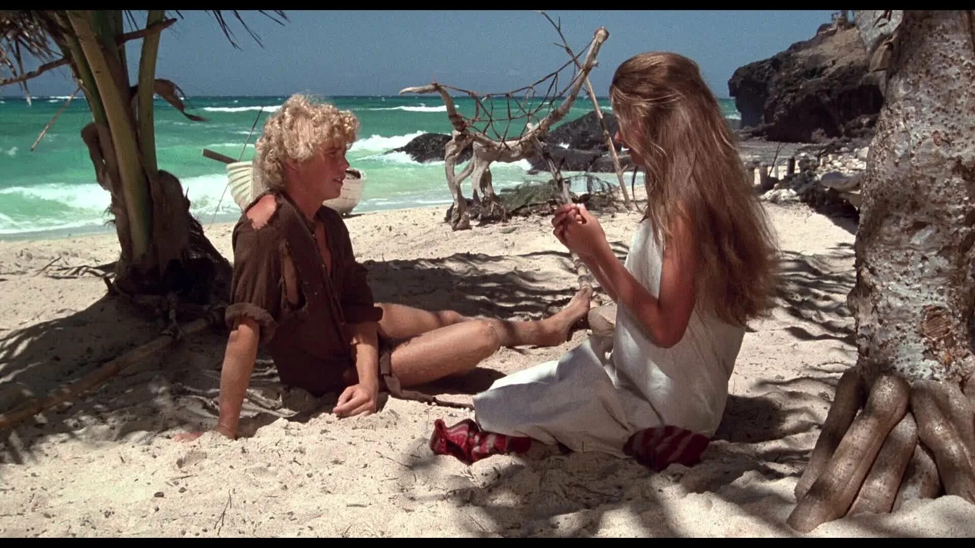 Семья робинзонов 2002. Фильмы про робинзонов на острове. Робинзон крузо фильм. Трое на острове 2005. Возвращение в голубая лагуна 1980.