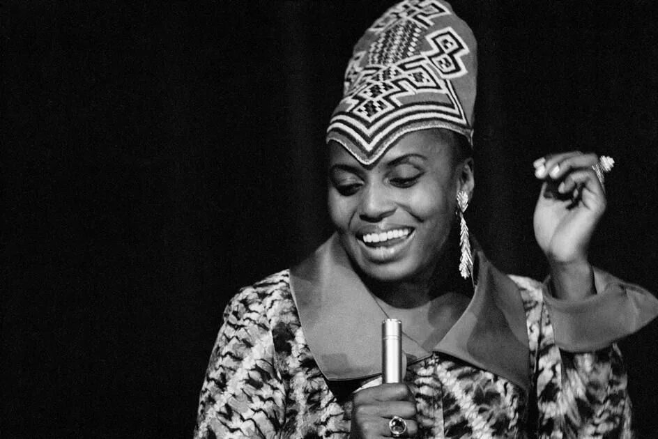 Страшный африканский певец. Makeba. 1965 an evening with belafonte-makeba. African singer. African singer.