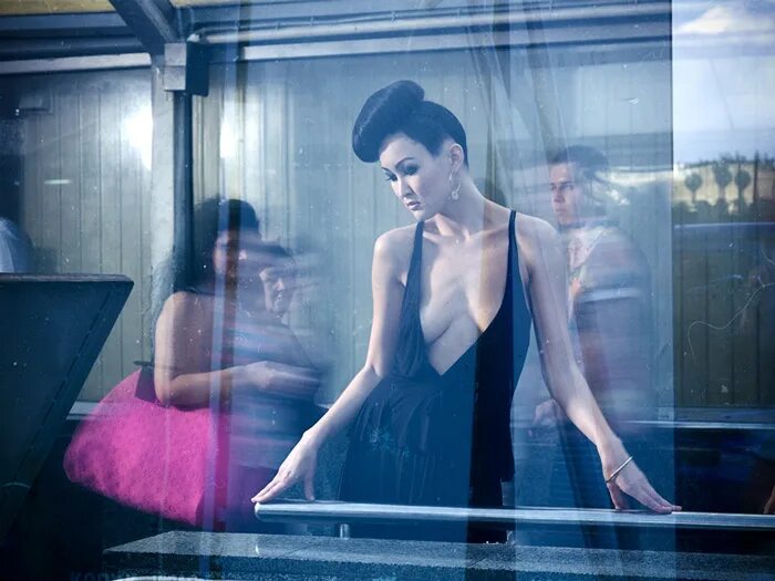 Girls aloud состав. Женщина с книгой. Город женщин как называется. Пуэрто рико девушки на улицах. Женщина с книгой.