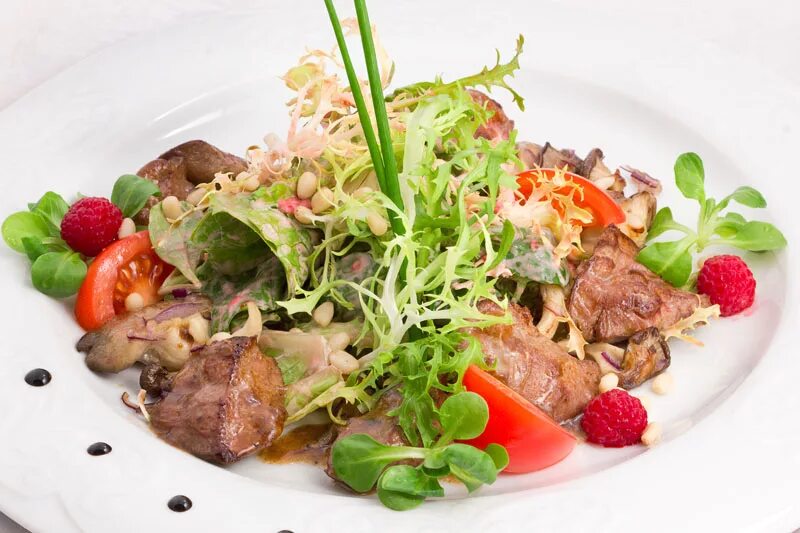 Рецепты простых салатов с куриной печенью. Салат прато с куриной печенью. салат с куриной печенью и рукколой и апельсином. салат с куриной печенью и рукколой. салат из рукколы с печенью куриной.