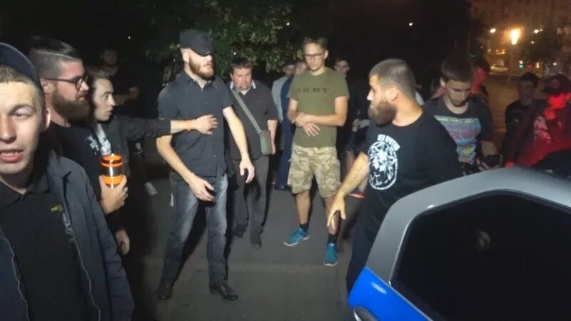 Михаил лазутин в парке горького. Драка в парке лев против. Лев против парк. Михаил лазутин скинхэд. Лев против.