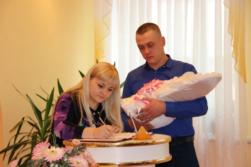 Регистрация рождения ребенка в загсе. Регистрация рождения. Загс регистрация рождения. Документы для детей. Свидетельство о рождении в роддоме.