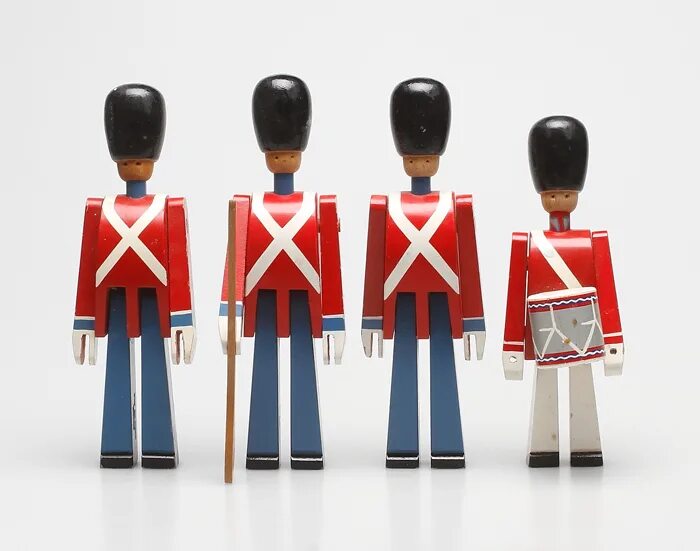 Марш оловянных солдатиков. Оловянные солдатики чайковский. Деревянные солдатики. Деревянные солдатики. Деревянный солдатик игрушка.