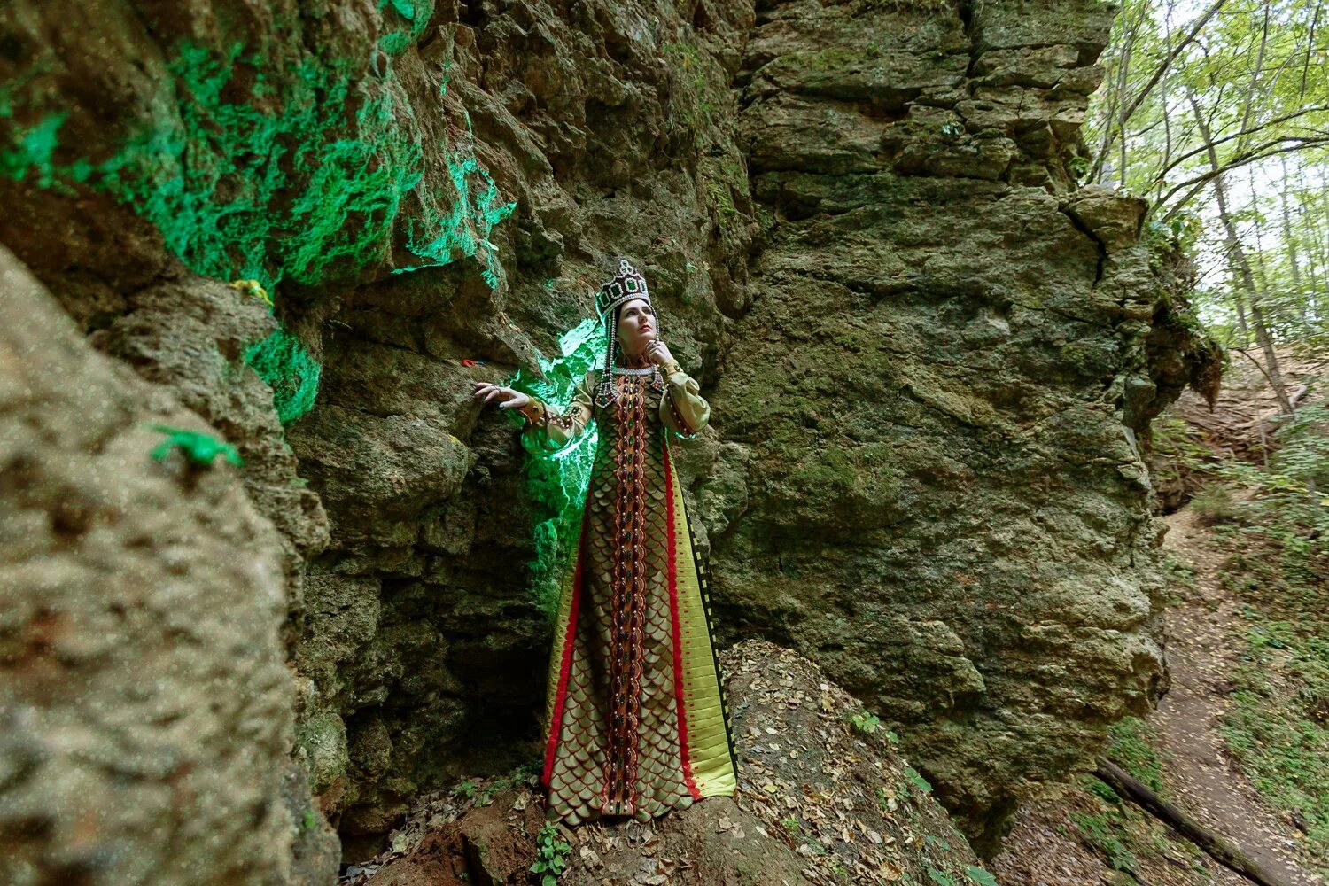 Малахитовая шкатулка царица медной горы. Медная гора на урале. Медная гора фото. Медная гора гумешки полевской. Как выглядит медная гора.