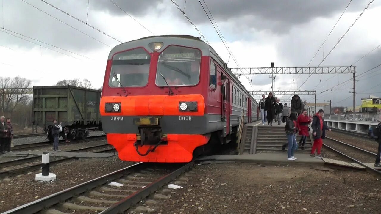 Эд4м 0008 на станции Вербилки в дождь. Эд4м Серпухов Дедовск. Станция Столбовая. Электричка Серпухов Дедовск. Львовская курское направление