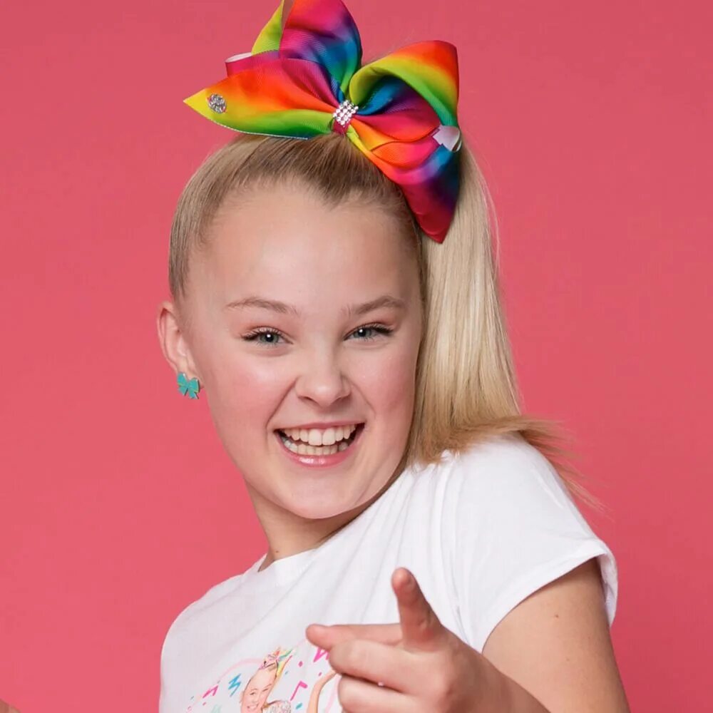 Джоджо сива карма. Jojo Siwa. Джо Джо Сива бантик 2024. Супер Сива. Jojo Siwa фотосессия.