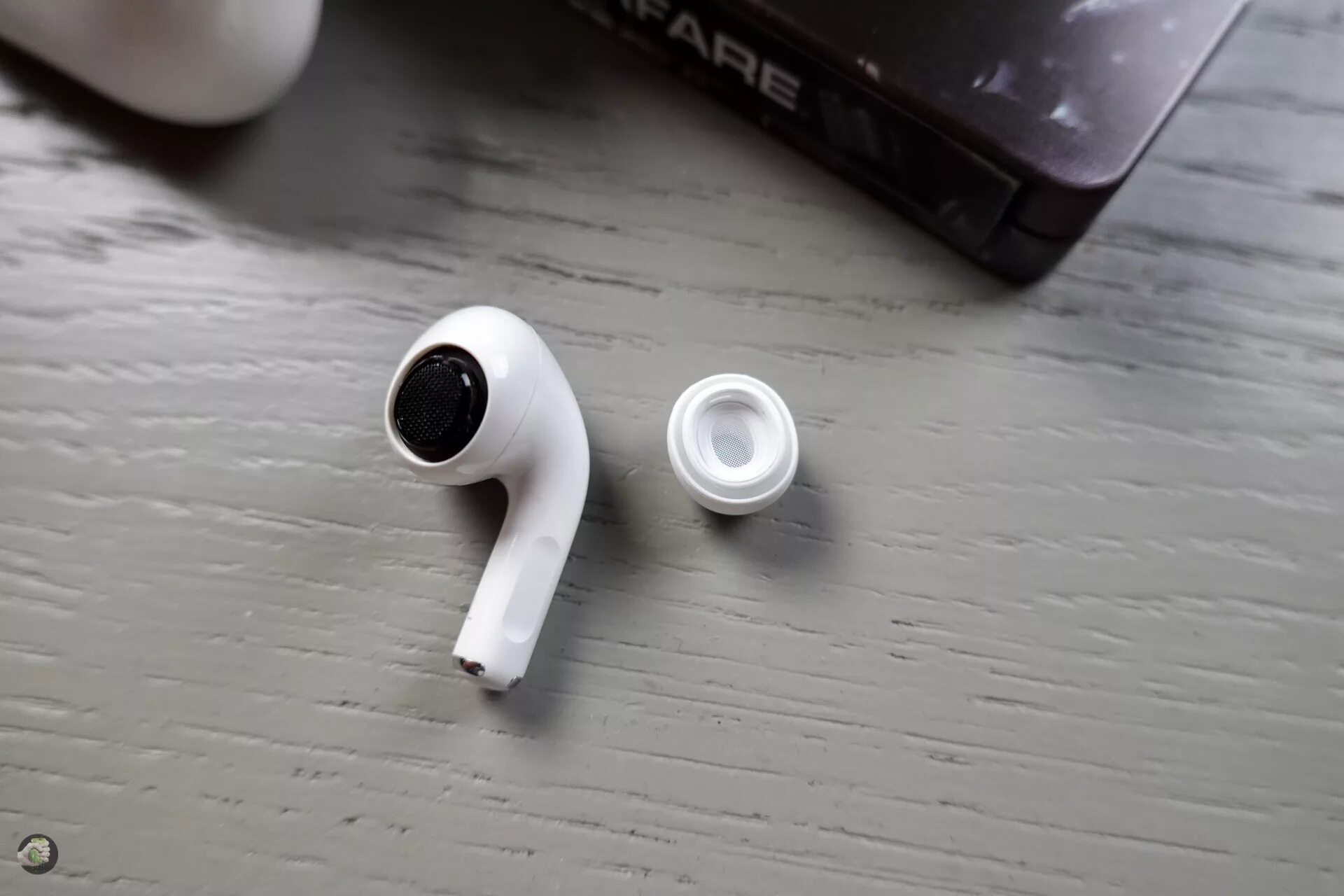 Airpods хрипят. Apple AIRPODS Pro 2 без амбушюр. Наушники Air pods Pro 2 без амбушюр. Apple Earpods Pro 2 без амбушюр. Амбушюры Apple Earpods.