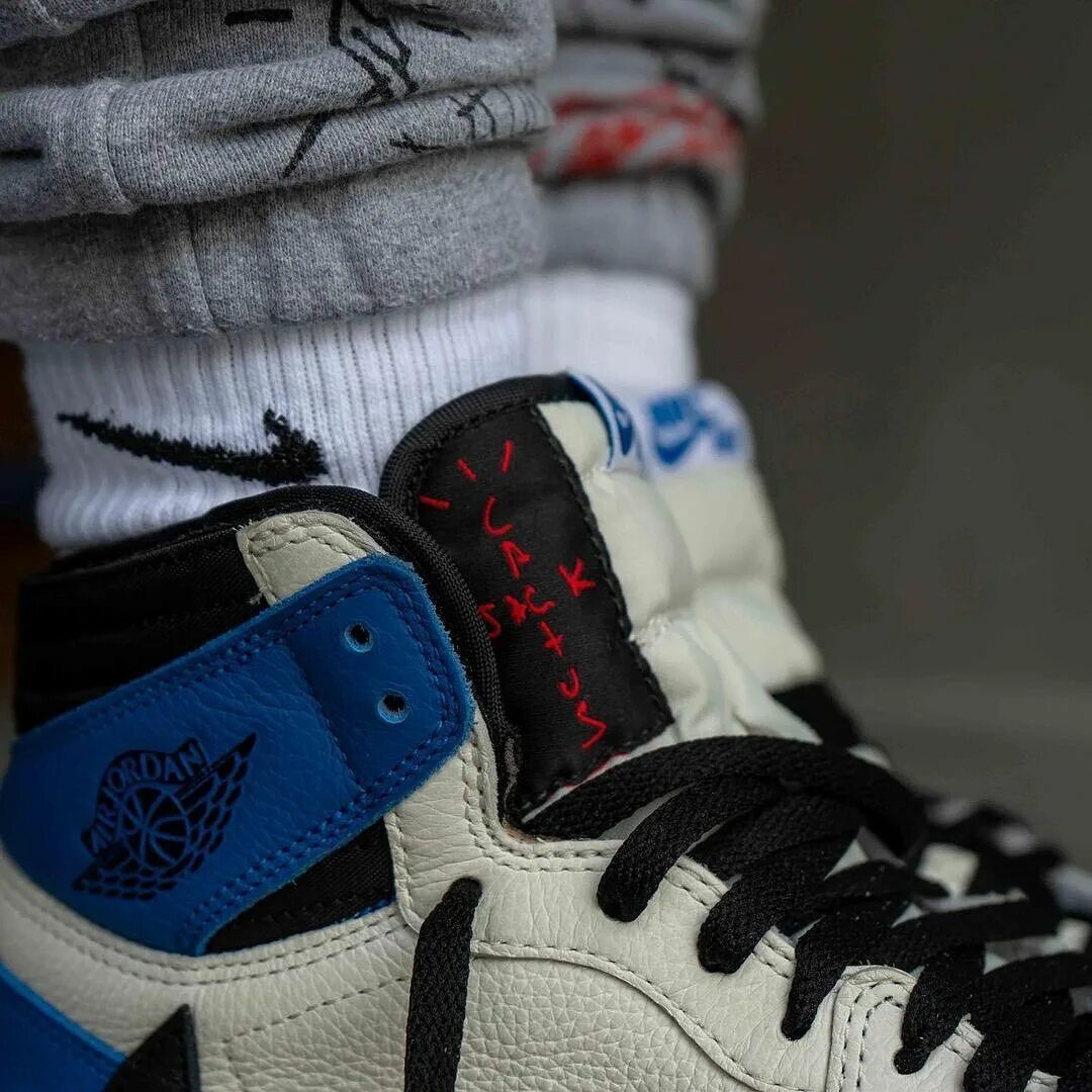 Travis scott fragment air jordan 1. Nike jordan 1 high travis scott. air jordan 1 travis scott. nike air jordan 1 x travis scott x fragment. jordan 1 travis scott.