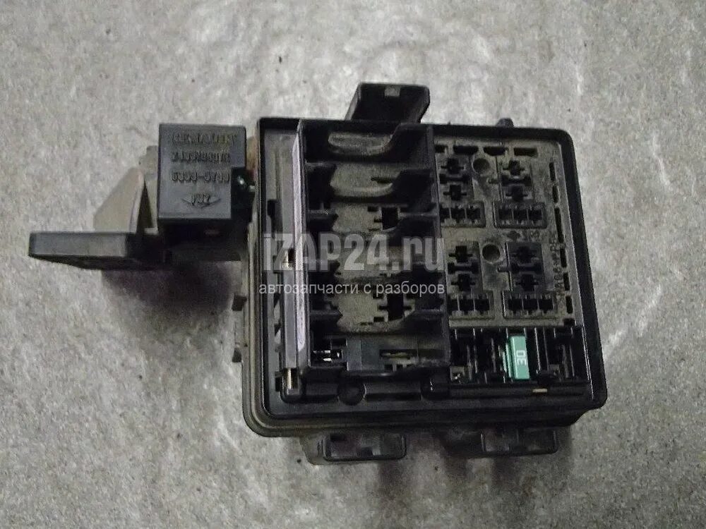 Разъемы блока предохранителей рено меган 2. Блоки предохранителей рено клио 3 2011 года дизель. Блоки предохранителей рено сценик 3. Блоки предохранителей рено сценик 3. Блок предохранителей под акб t5.