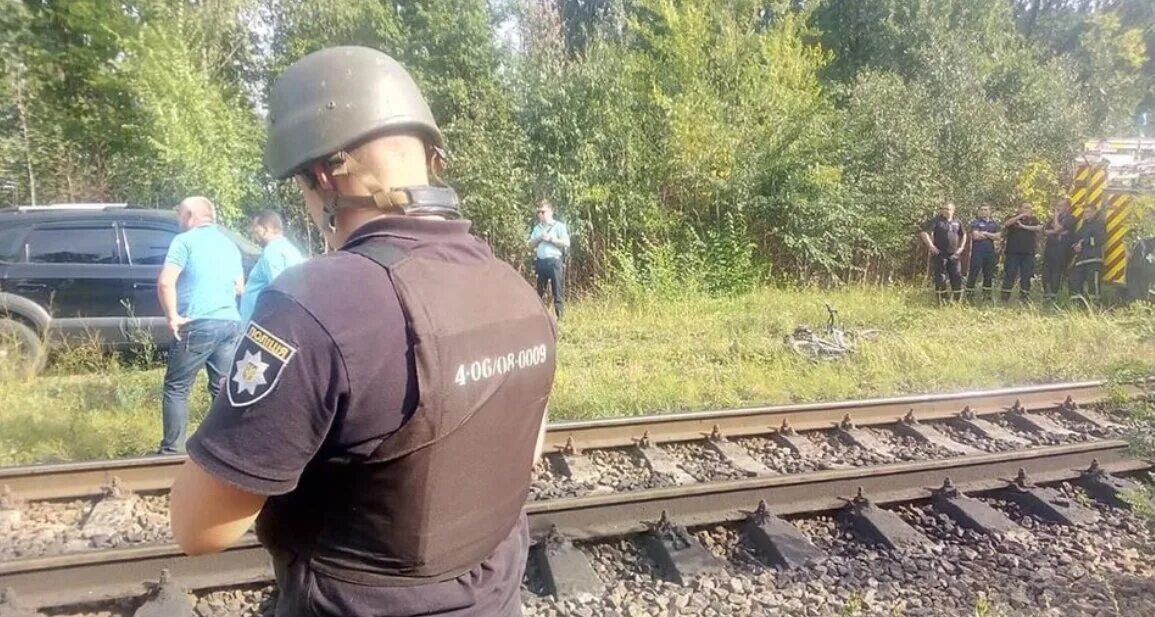 Диверсии на дорогах. Диверсия на железной дороге. диверсии на железнодорожных путях. подрыв на железной дороге. взрыв на железной дороге рельсы.