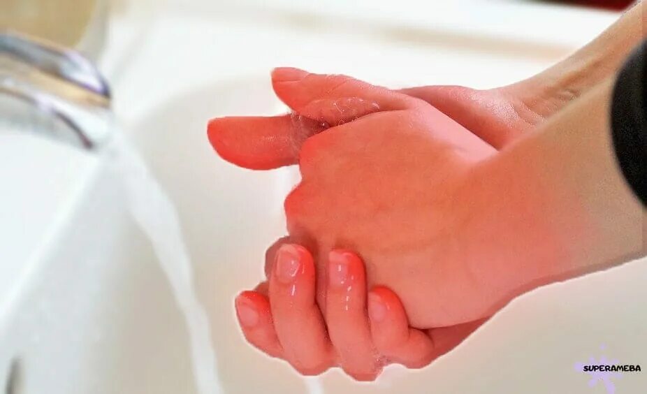 Окр моет руки. Навязчивое мытье рук. Окр мытье рук. Окр постоянное мытье рук. Мытье рук в постели.