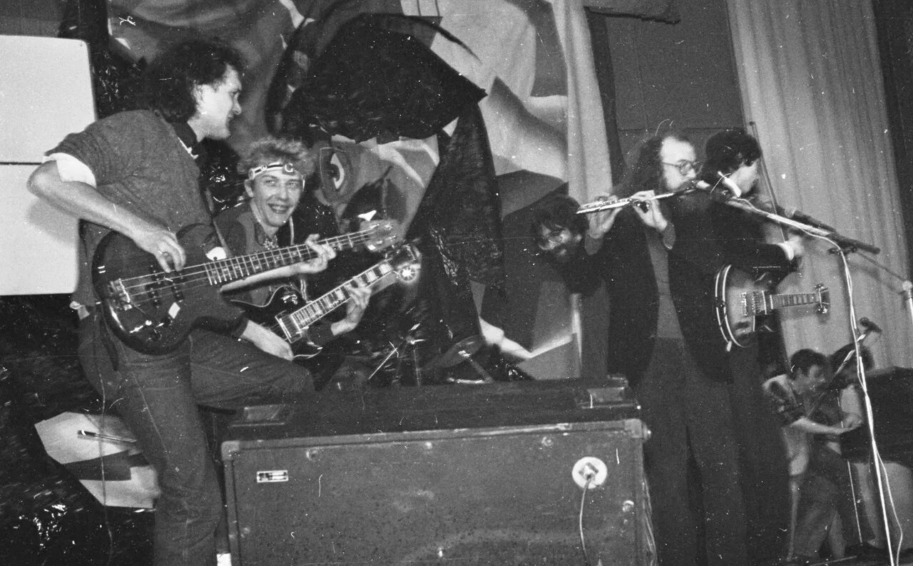 Рок ддт. Группа ддт шевчук. Группа ддт 1980 год. Группа ддт шевчук. Группа ддт 1980.